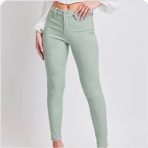 New YMI Jeans Women’s L Jade HYPERSTRETCH Mid-Rise SKINNY Forever Color Pant NWT